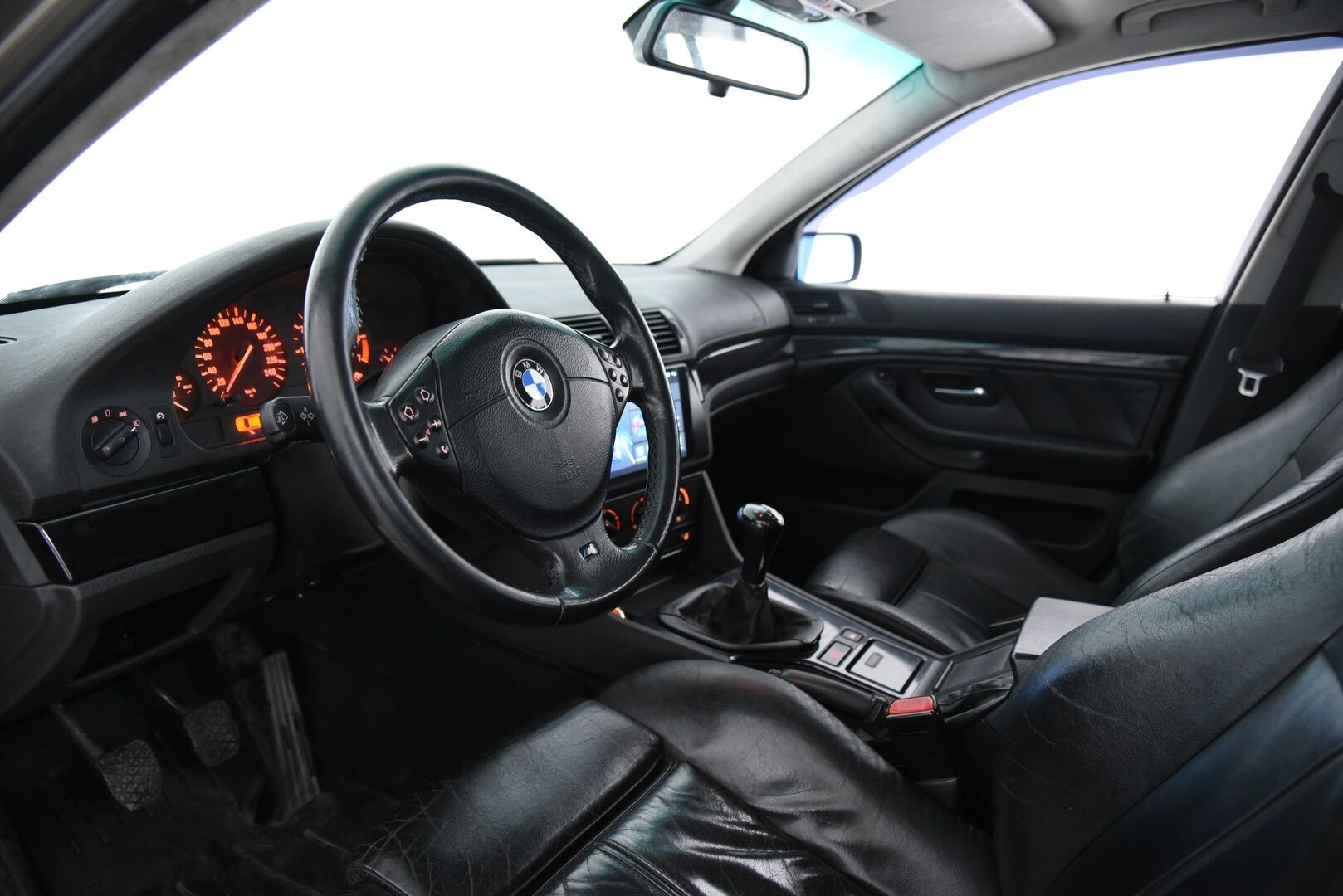 BMW 525 2004 5D 525I TOURING / Sporttinahat / Tarkka huoltokirja / Vetokoukku / 2x Renkaat  - YritysOutlet - Myydään vain yrityksille - 2x Renkaat / Vakkari / Vetokoukku / Suomi-auto