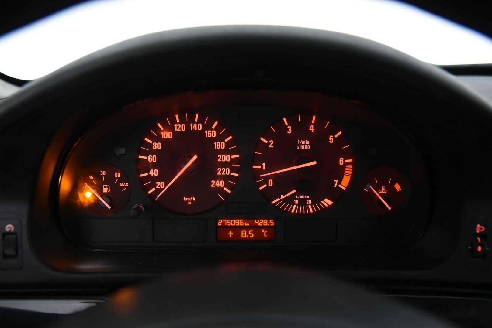 BMW 525 2004 5D 525I TOURING / Sporttinahat / Tarkka huoltokirja / Vetokoukku / 2x Renkaat  - YritysOutlet - Myydään vain yrityksille - 2x Renkaat / Vakkari / Vetokoukku / Suomi-auto