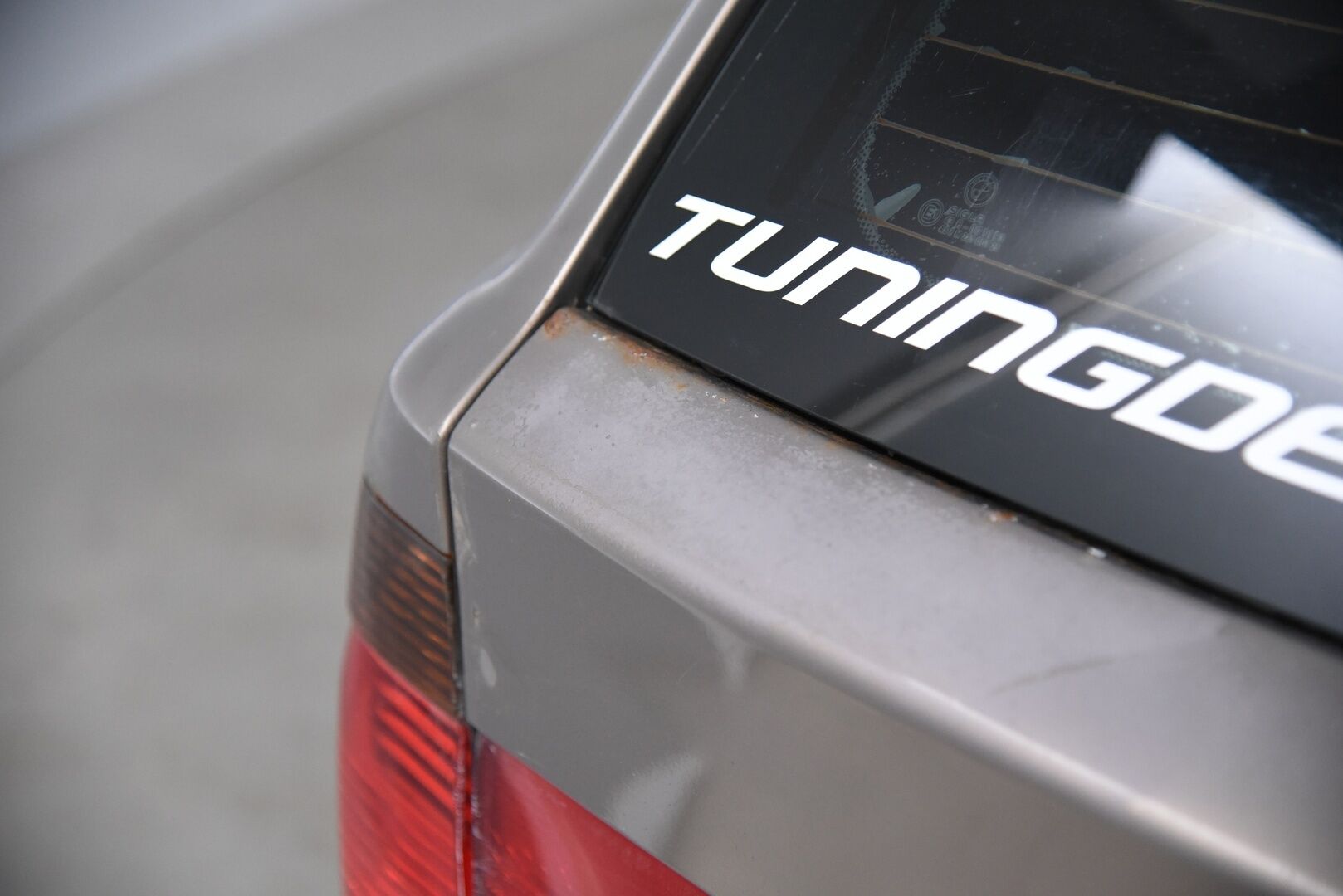 BMW 525 2004 5D 525I TOURING / Sporttinahat / Tarkka huoltokirja / Vetokoukku / 2x Renkaat  - YritysOutlet - Myydään vain yrityksille - 2x Renkaat / Vakkari / Vetokoukku / Suomi-auto