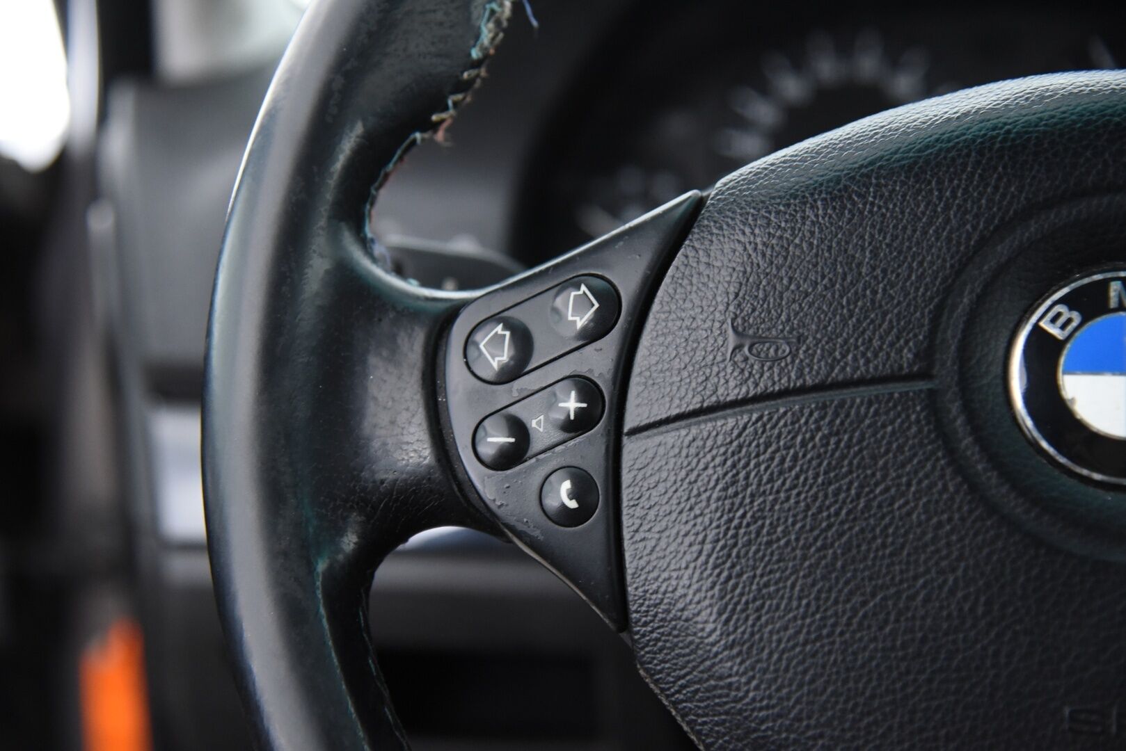 BMW 525 2004 5D 525I TOURING / Sporttinahat / Tarkka huoltokirja / Vetokoukku / 2x Renkaat  - YritysOutlet - Myydään vain yrityksille - 2x Renkaat / Vakkari / Vetokoukku / Suomi-auto