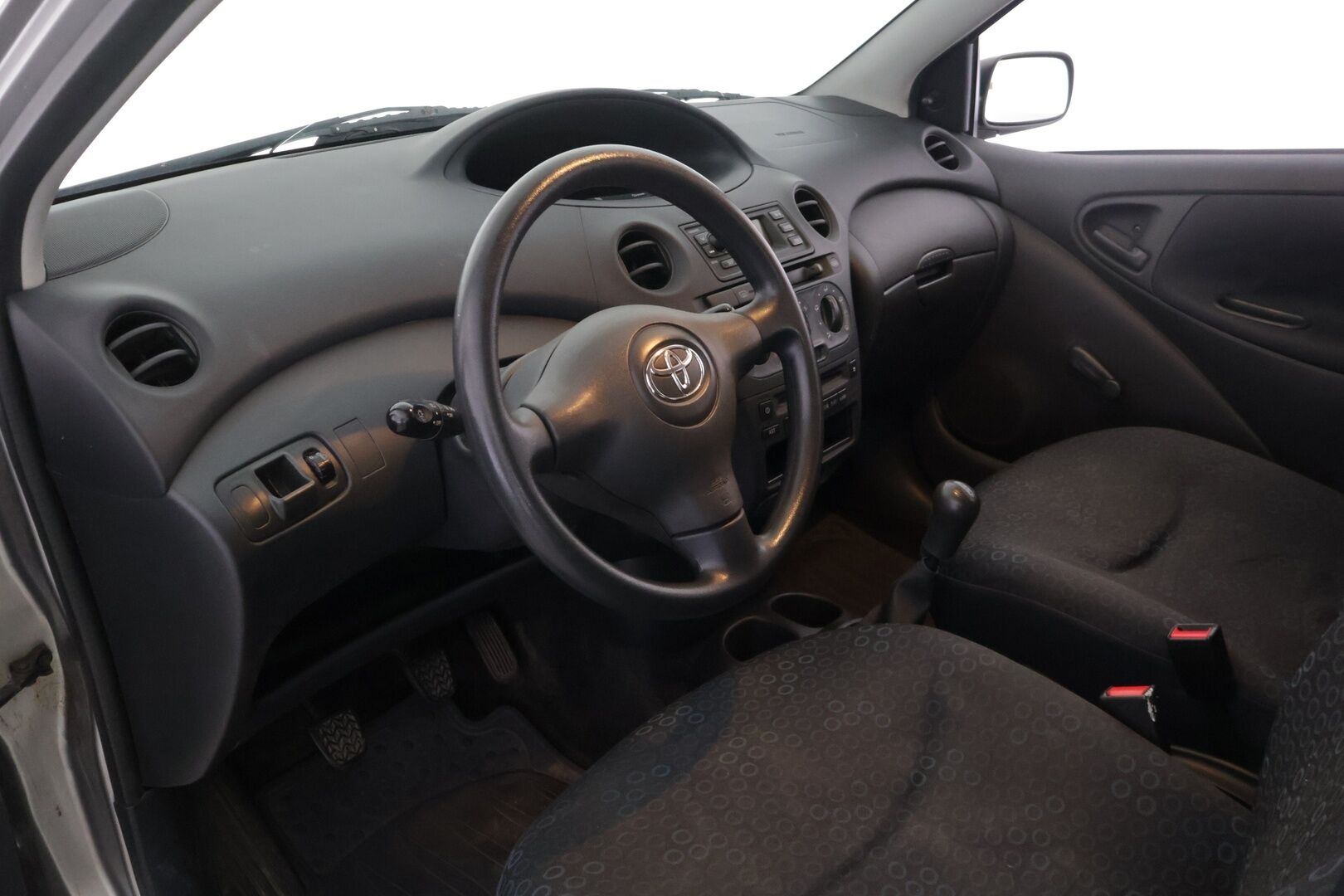 Toyota Yaris 2004 4D YARIS HATCHBACK 1.3 *Myydään Huutokaupat.com*