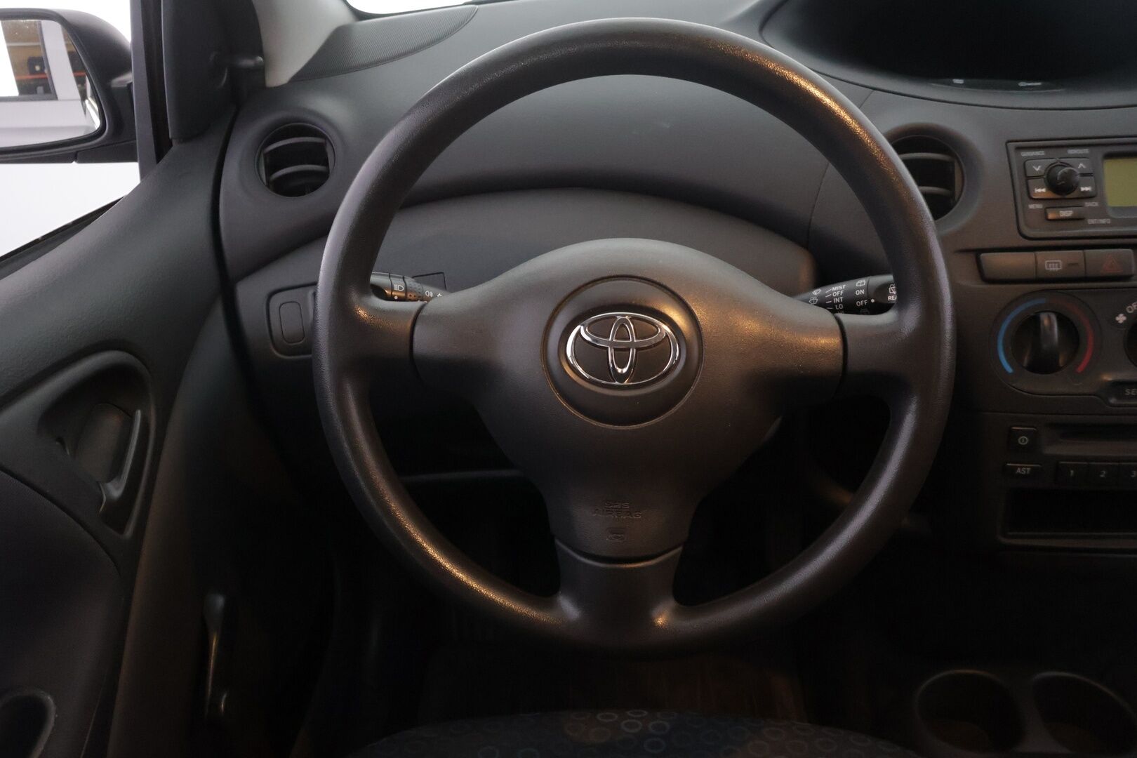 Toyota Yaris 2004 4D YARIS HATCHBACK 1.3 *Myydään Huutokaupat.com*