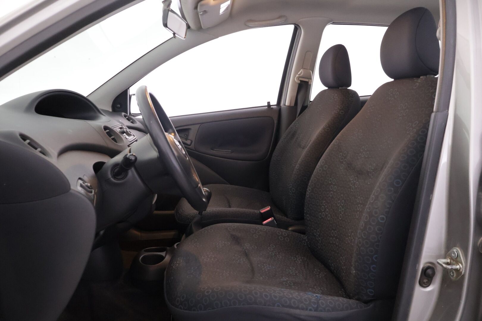 Toyota Yaris 2004 4D YARIS HATCHBACK 1.3 *Myydään Huutokaupat.com*