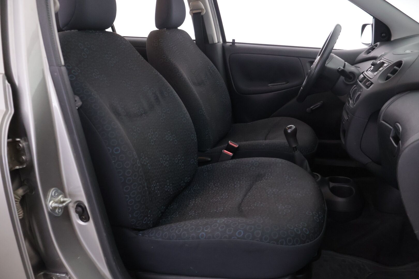 Toyota Yaris 2004 4D YARIS HATCHBACK 1.3 *Myydään Huutokaupat.com*