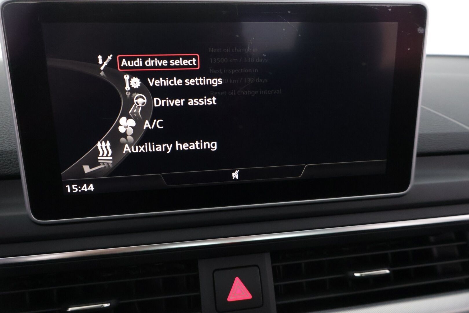 Audi A4 2016 Sedan Business Sport 1,4 TFSI 110 kW S tronic - | Suomi-auto | Webasto | Digimittaristo | Led | Koukku | NMI Plus Navi |