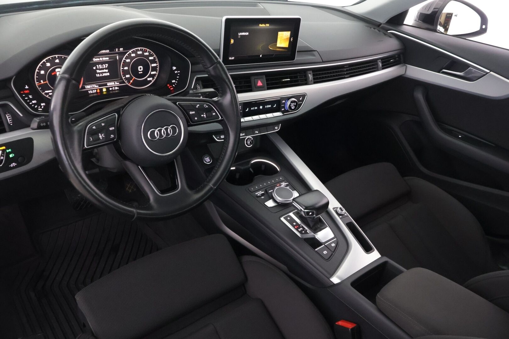 Audi A4 2016 Sedan Business Sport 1,4 TFSI 110 kW S tronic *Webasto / Digimittaristo / Led / Koukku / NMI Plus Navi* - Suomi-auto / Kahdet vanteet / Huollettu 1/26 - HULLUT AVAJAISHULINAT KORKOTARJOUS 3,29 %