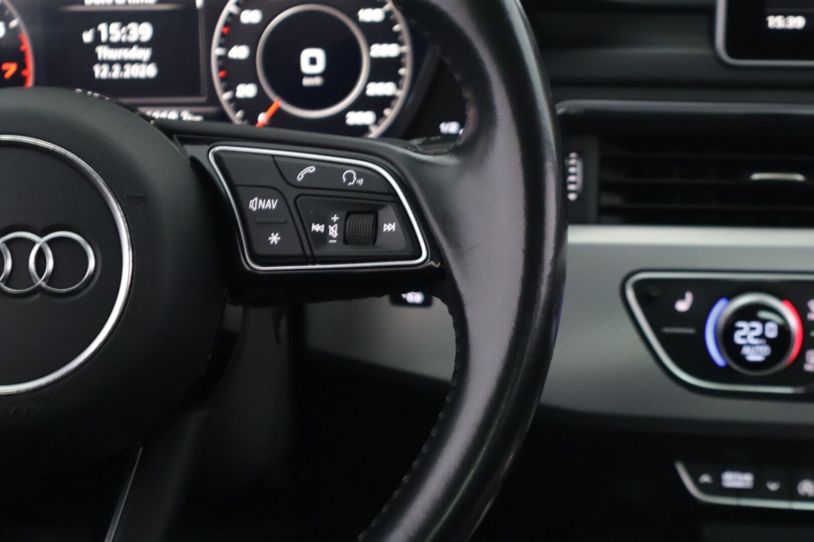 Audi A4 2016 Sedan Business Sport 1,4 TFSI 110 kW S tronic *Webasto / Digimittaristo / Led / Koukku / NMI Plus Navi* - Suomi-auto / Kahdet vanteet / Huollettu 1/26