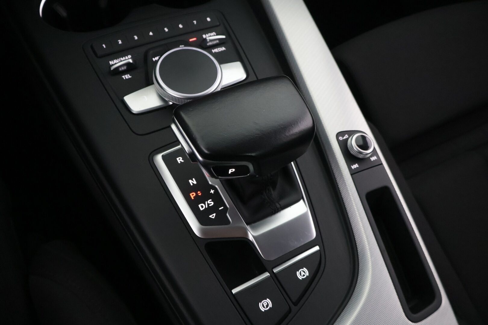 Audi A4 2016 Sedan Business Sport 1,4 TFSI 110 kW S tronic *Webasto / Digimittaristo / Led / Koukku / NMI Plus Navi* - Suomi-auto / Kahdet vanteet / Huollettu 1/26