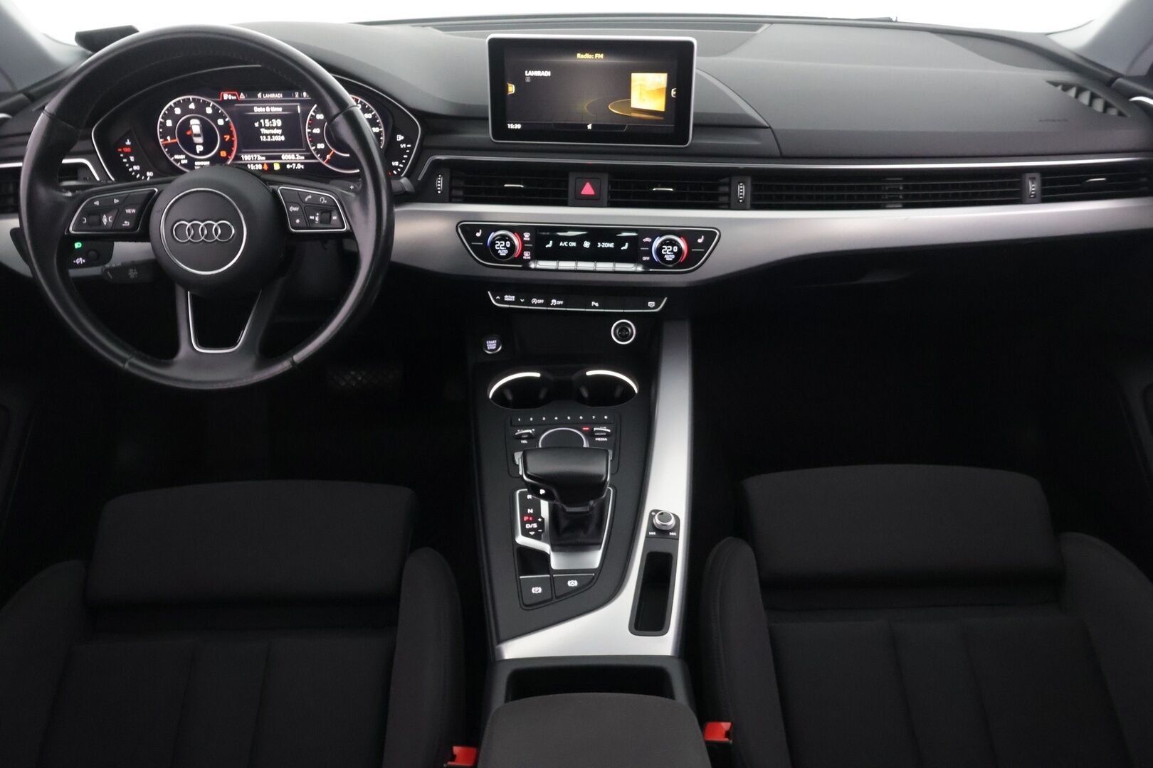 Audi A4 2016 Sedan Business Sport 1,4 TFSI 110 kW S tronic *Webasto / Digimittaristo / Led / Koukku / NMI Plus Navi* - Suomi-auto / Kahdet vanteet / Huollettu 1/26