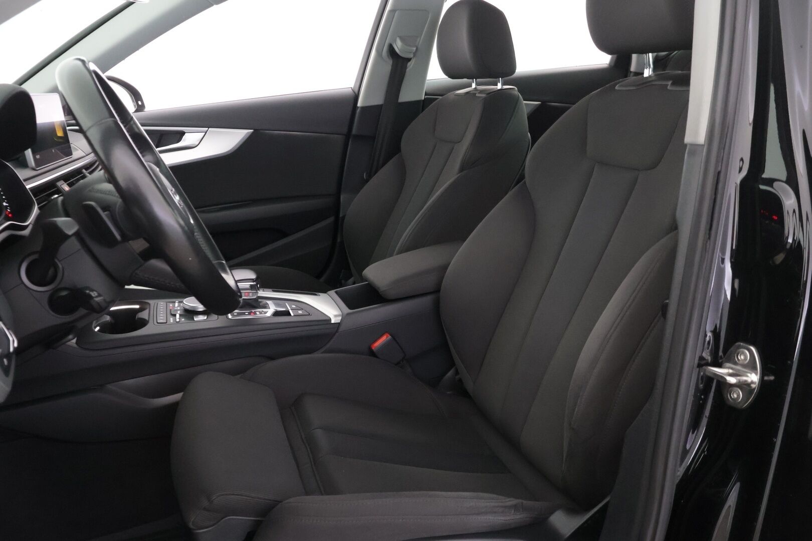 Audi A4 2016 Sedan Business Sport 1,4 TFSI 110 kW S tronic *Webasto / Digimittaristo / Led / Koukku / NMI Plus Navi* - Suomi-auto / Kahdet vanteet / Huollettu 1/26 - HULLUT AVAJAISHULINAT KORKOTARJOUS 3,29 %