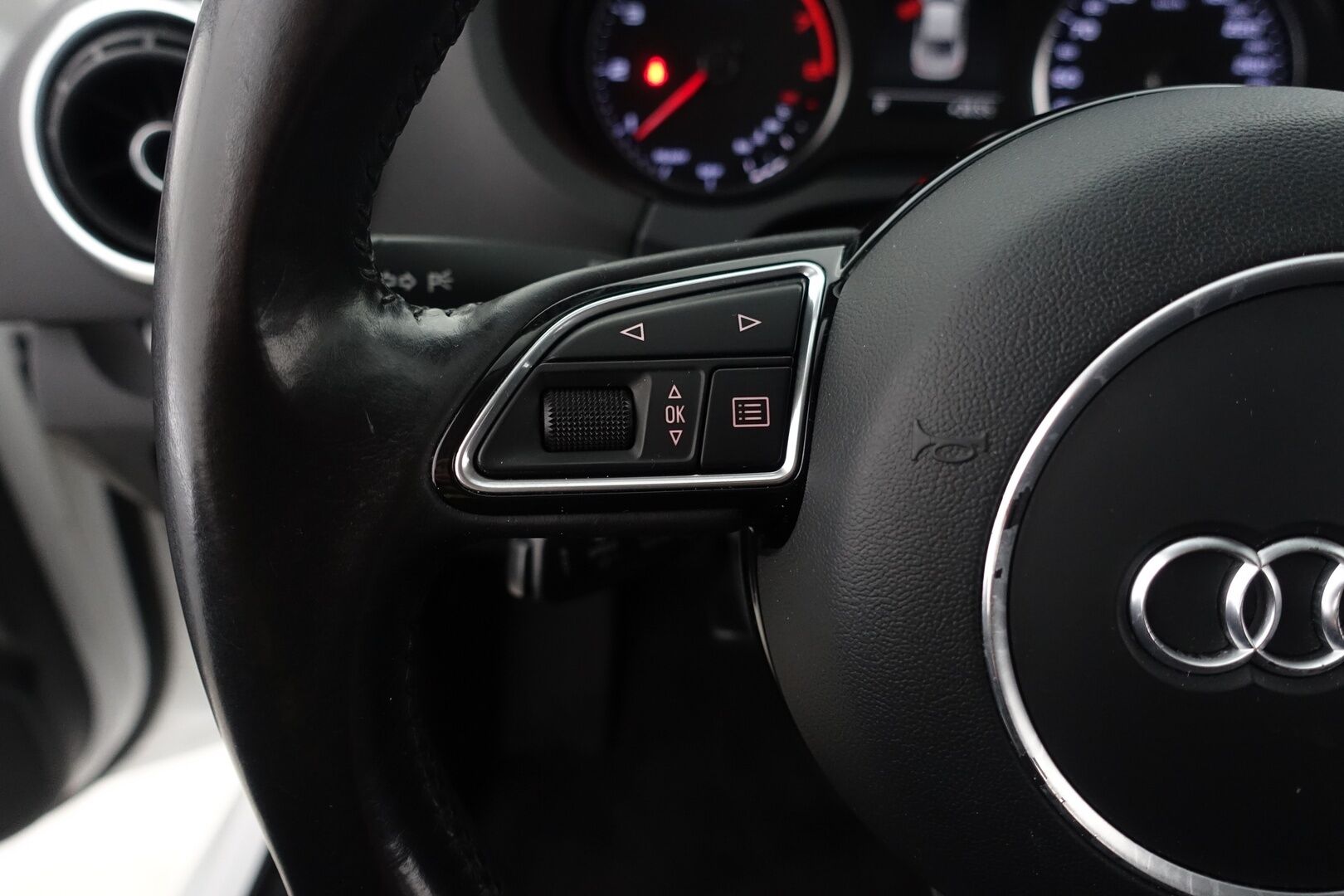 Audi A3 2016 Sedan Business Sport 1,4 TFSI 92 kW S tronic -  | Juuri Huollettu! | Suomi-auto | Lohko | Tutkat | Vakkari | Xenon | Bluetooth | 2X Renkaat & Aluvanteet |