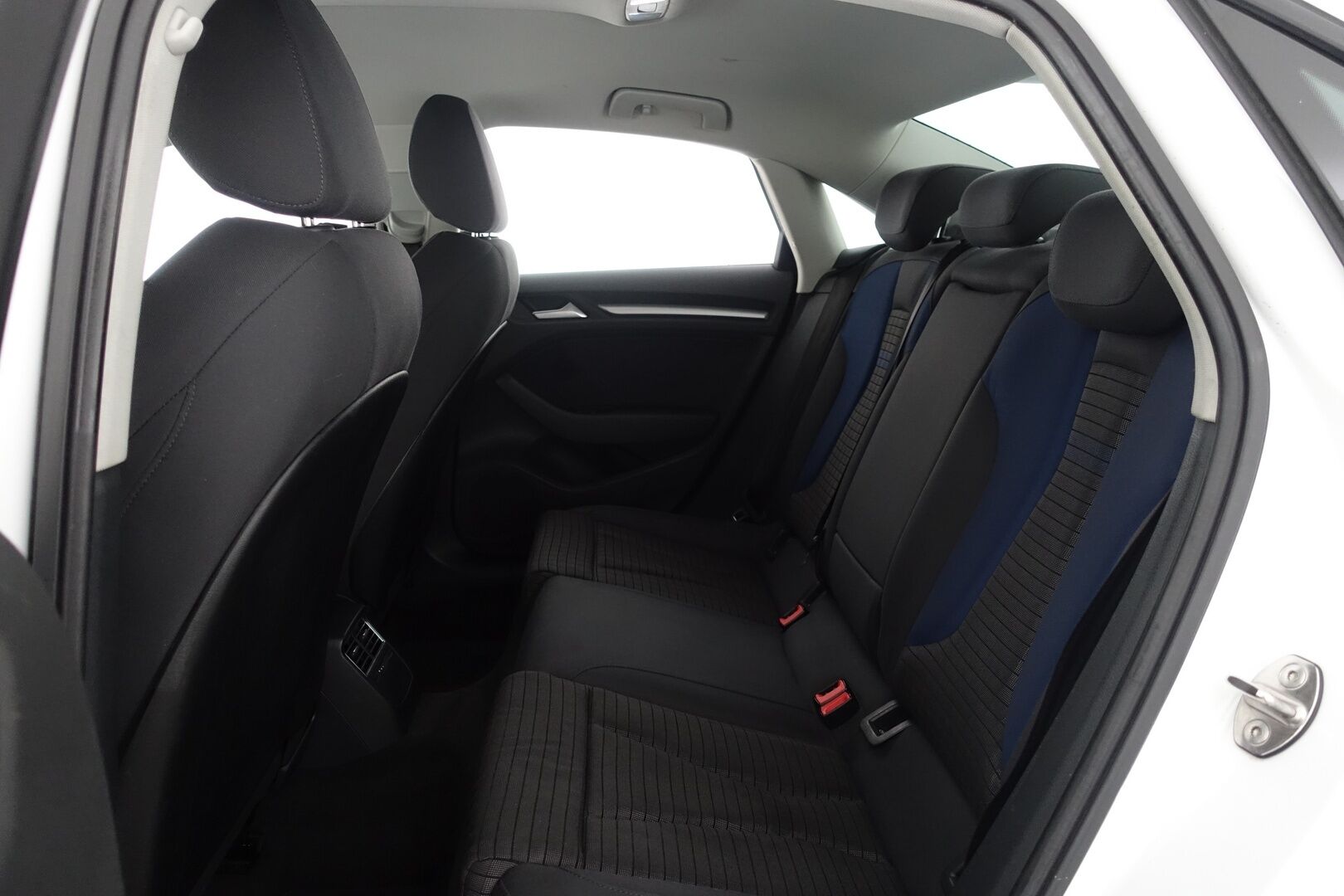Audi A3 2016 Sedan Business Sport 1,4 TFSI 92 kW S tronic -  | Juuri Huollettu! | Suomi-auto | Lohko | Tutkat | Vakkari | Xenon | Bluetooth | 2X Renkaat & Aluvanteet |
