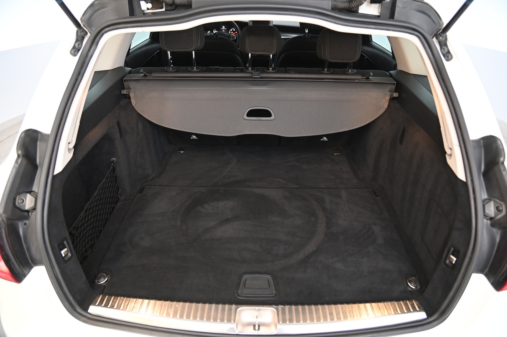 Mercedes-Benz C 2016 180 d T A Premium Business *Koukku / Suomi-auto / Lohko / Sporttipenkit* - *Garmin map pilot / 2x Renkaat & Vanteet!* - HULLUT AVAJAISHULINAT KORKOTARJOUS 3,29 %