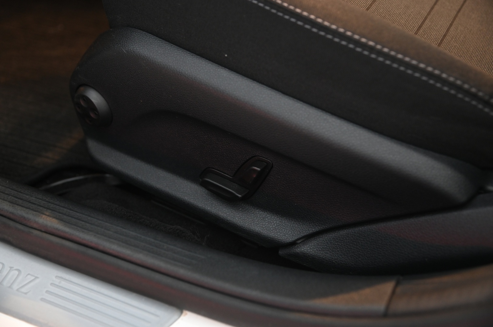 Mercedes-Benz C 2016 180 d T A Premium Business *Koukku / Suomi-auto / Lohko / Sporttipenkit* - *Garmin map pilot / 2x Renkaat & Vanteet!* - HULLUT AVAJAISHULINAT KORKOTARJOUS 3,29 %