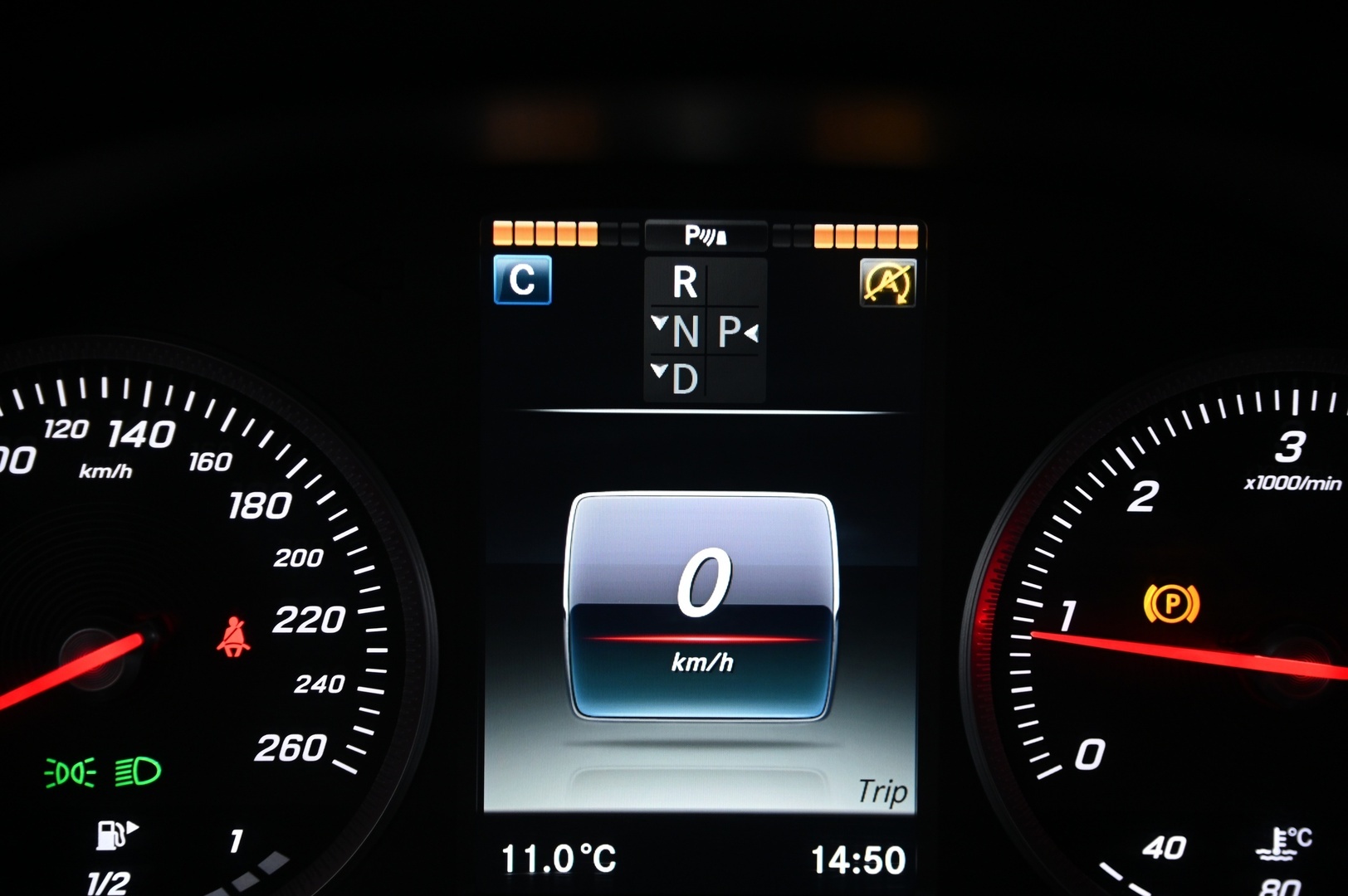 Mercedes-Benz C 2016 180 d T A Premium Business *Koukku / Suomi-auto / Lohko / Sporttipenkit* - *Garmin map pilot / 2x Renkaat & Vanteet!* - HULLUT AVAJAISHULINAT KORKOTARJOUS 3,29 %