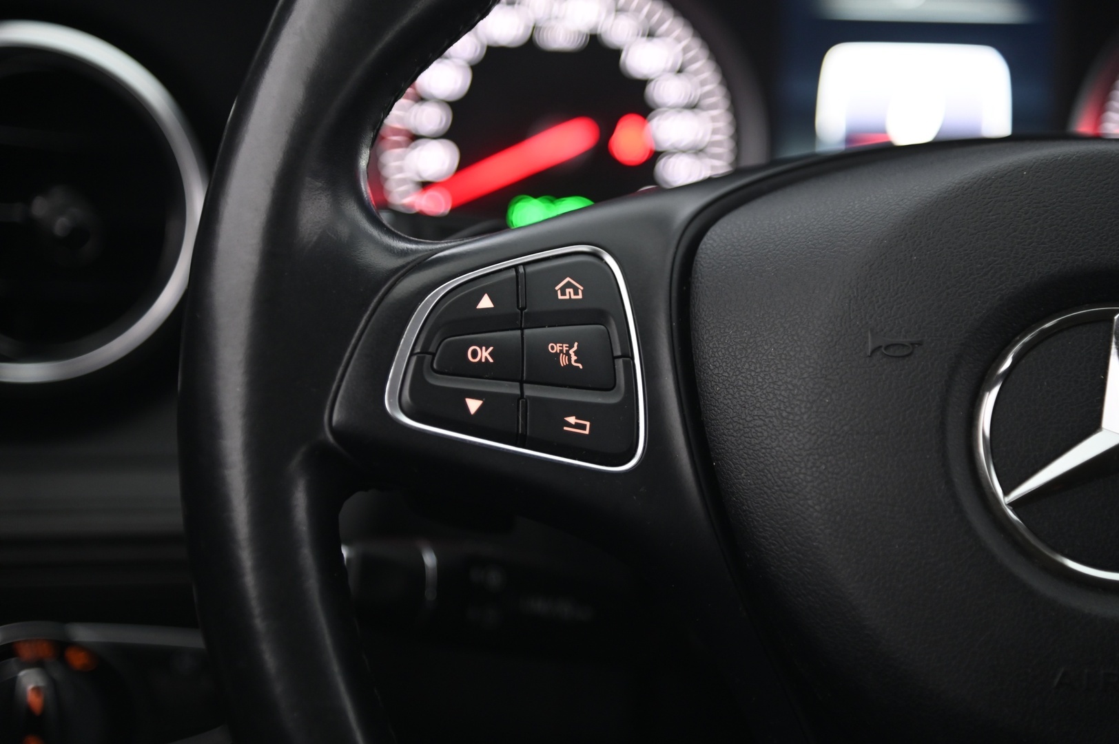 Mercedes-Benz C 2016 180 d T A Premium Business *Koukku / Suomi-auto / Lohko / Sporttipenkit* - *Garmin map pilot / 2x Renkaat & Vanteet!* - HULLUT AVAJAISHULINAT KORKOTARJOUS 3,29 %