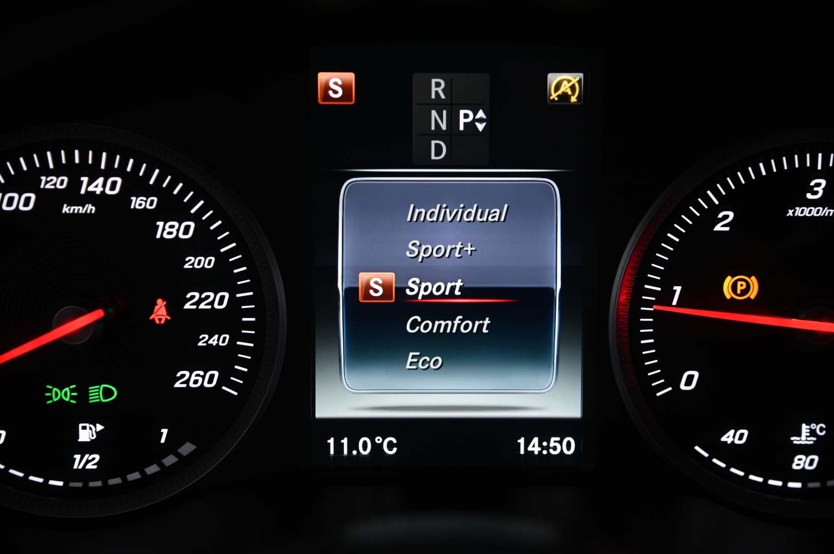 Mercedes-Benz C 2016 180 d T A Premium Business *Koukku / Suomi-auto / Lohko / Sporttipenkit* - *Garmin map pilot / 2x Renkaat & Vanteet!* - HULLUT AVAJAISHULINAT KORKOTARJOUS 3,29 %