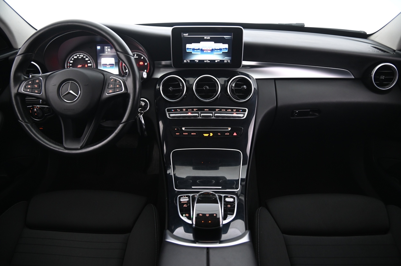 Mercedes-Benz C 2016 180 d T A Premium Business *Koukku / Suomi-auto / Lohko / Sporttipenkit* - *Garmin map pilot / 2x Renkaat & Vanteet!* - HULLUT AVAJAISHULINAT KORKOTARJOUS 3,29 %