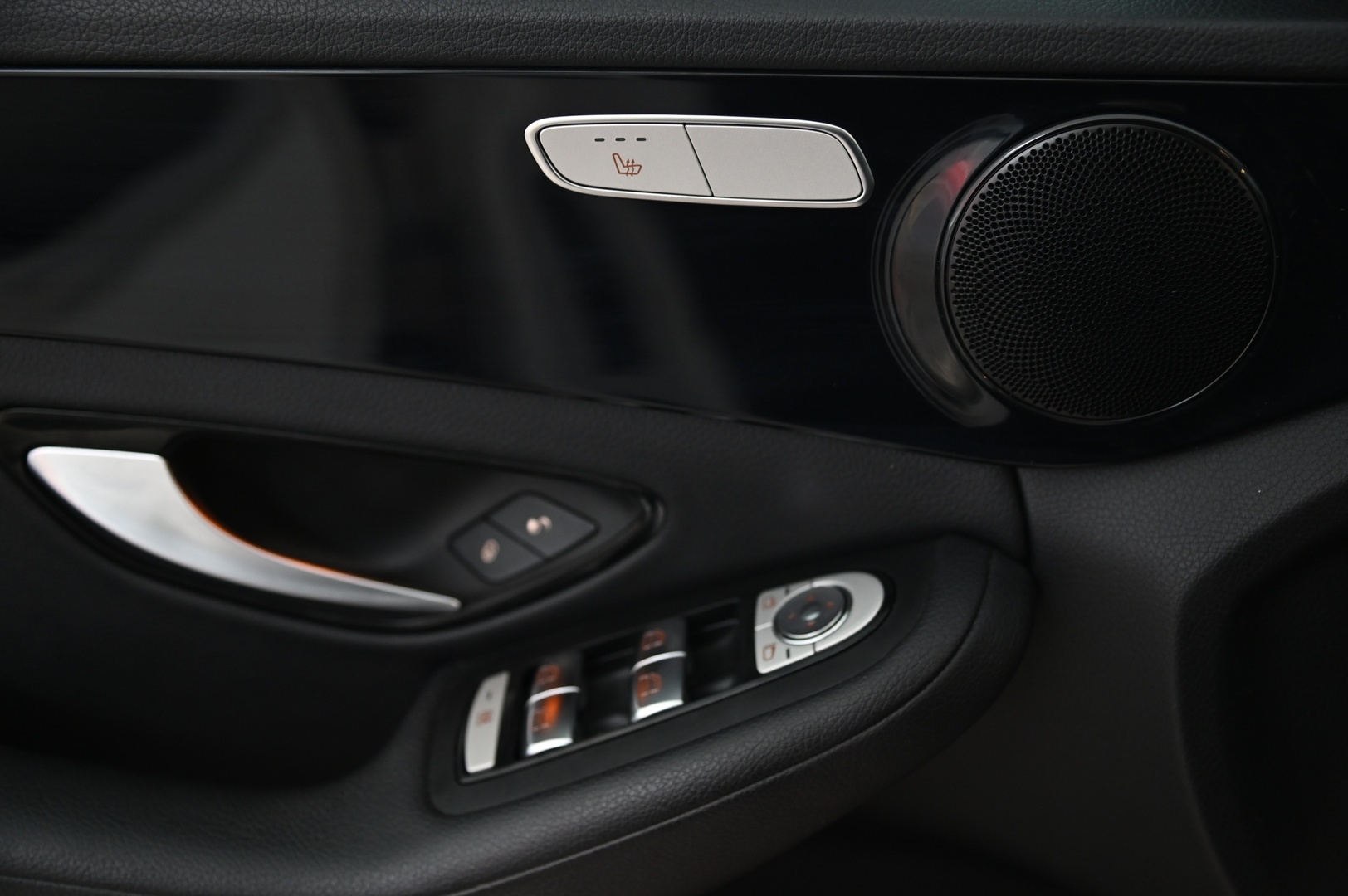 Mercedes-Benz C 2016 180 d T A Premium Business *Koukku / Suomi-auto / Lohko / Sporttipenkit* - *Garmin map pilot / 2x Renkaat & Vanteet!* - HULLUT AVAJAISHULINAT KORKOTARJOUS 3,29 %