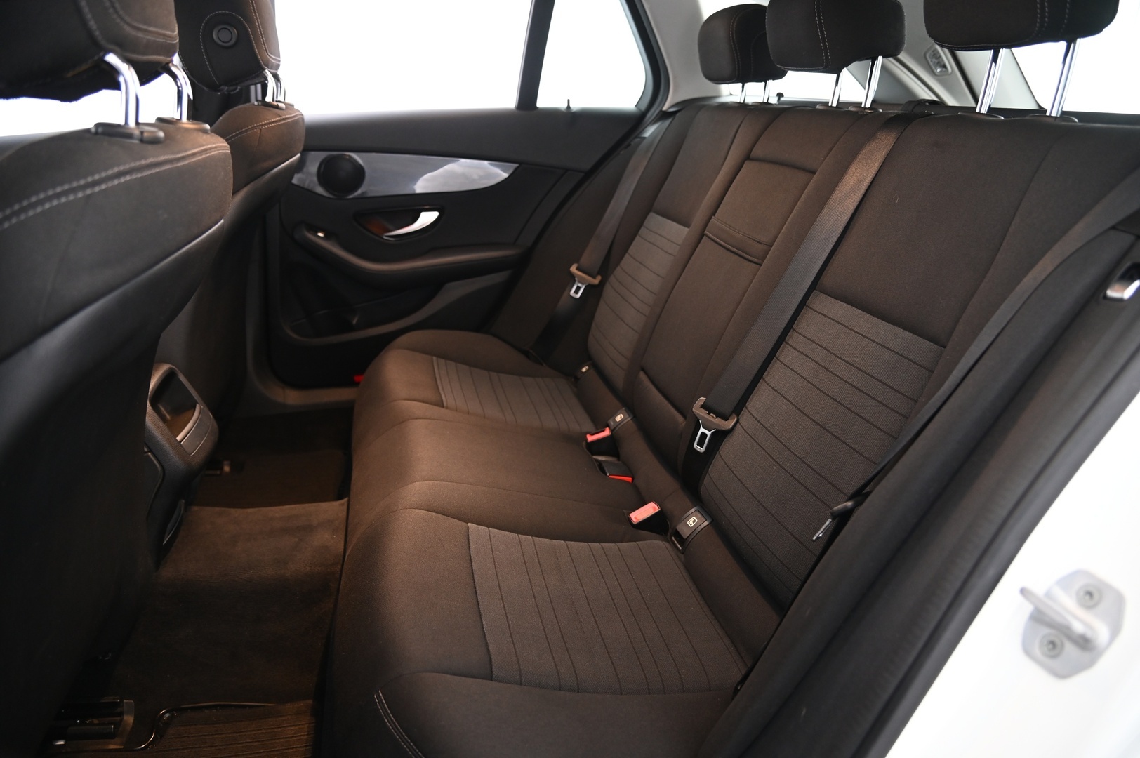 Mercedes-Benz C 2016 180 d T A Premium Business *Koukku / Suomi-auto / Lohko / Sporttipenkit* - *Garmin map pilot / 2x Renkaat & Vanteet!* - HULLUT AVAJAISHULINAT KORKOTARJOUS 3,29 %