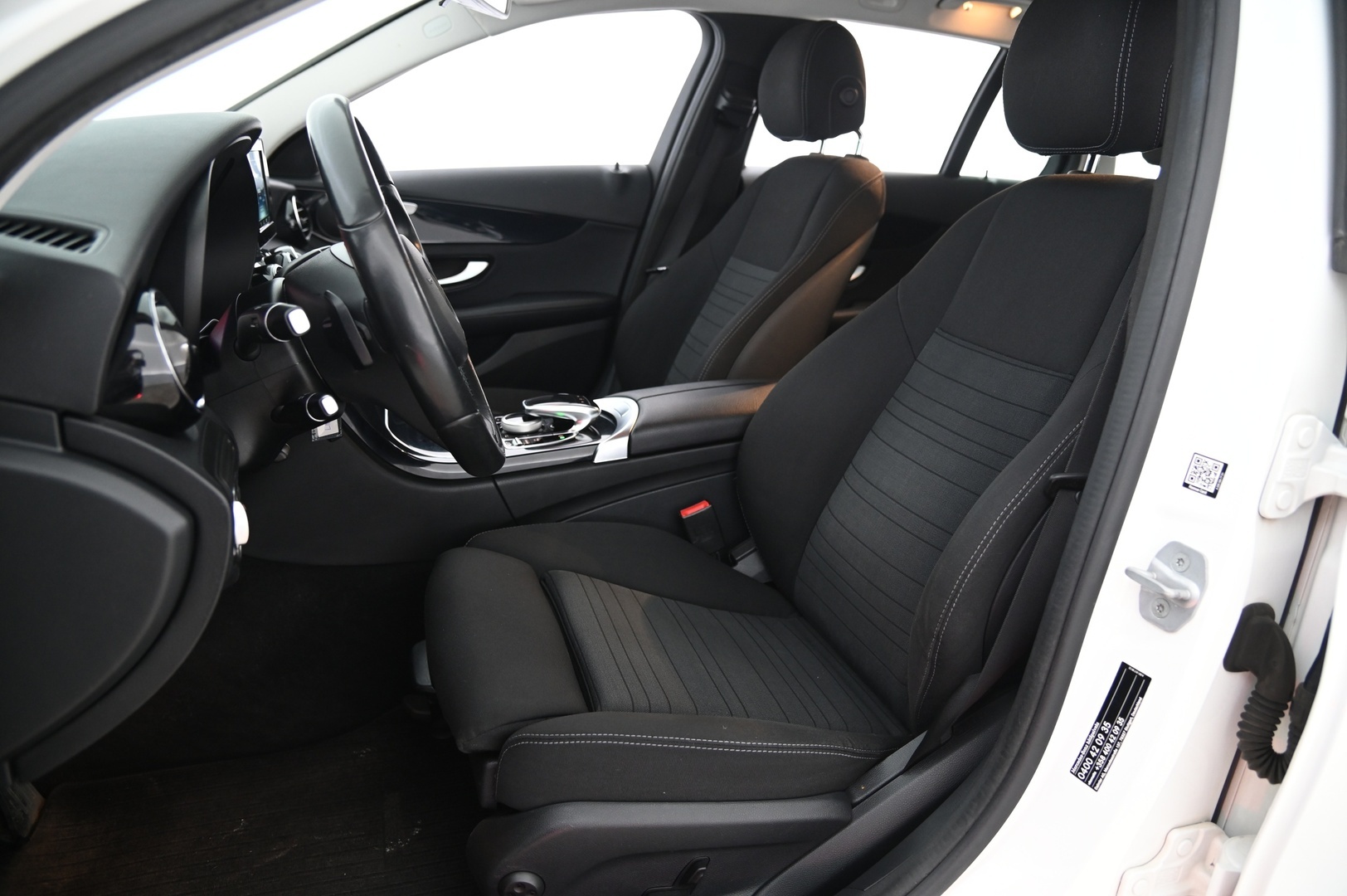 Mercedes-Benz C 2016 180 d T A Premium Business *Koukku / Suomi-auto / Lohko / Sporttipenkit* - *Garmin map pilot / 2x Renkaat & Vanteet!* - HULLUT AVAJAISHULINAT KORKOTARJOUS 3,29 %