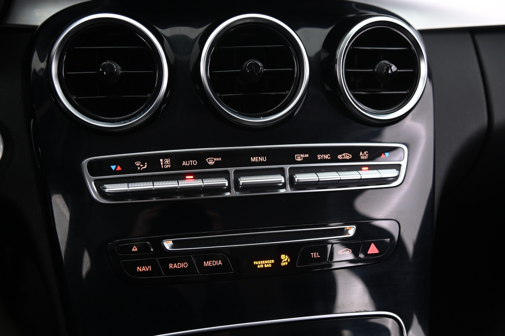 Mercedes-Benz C 2016 180 d T A Premium Business *Koukku / Suomi-auto / Lohko / Sporttipenkit* - *Garmin map pilot / 2x Renkaat & Vanteet!* - HULLUT AVAJAISHULINAT KORKOTARJOUS 3,29 %