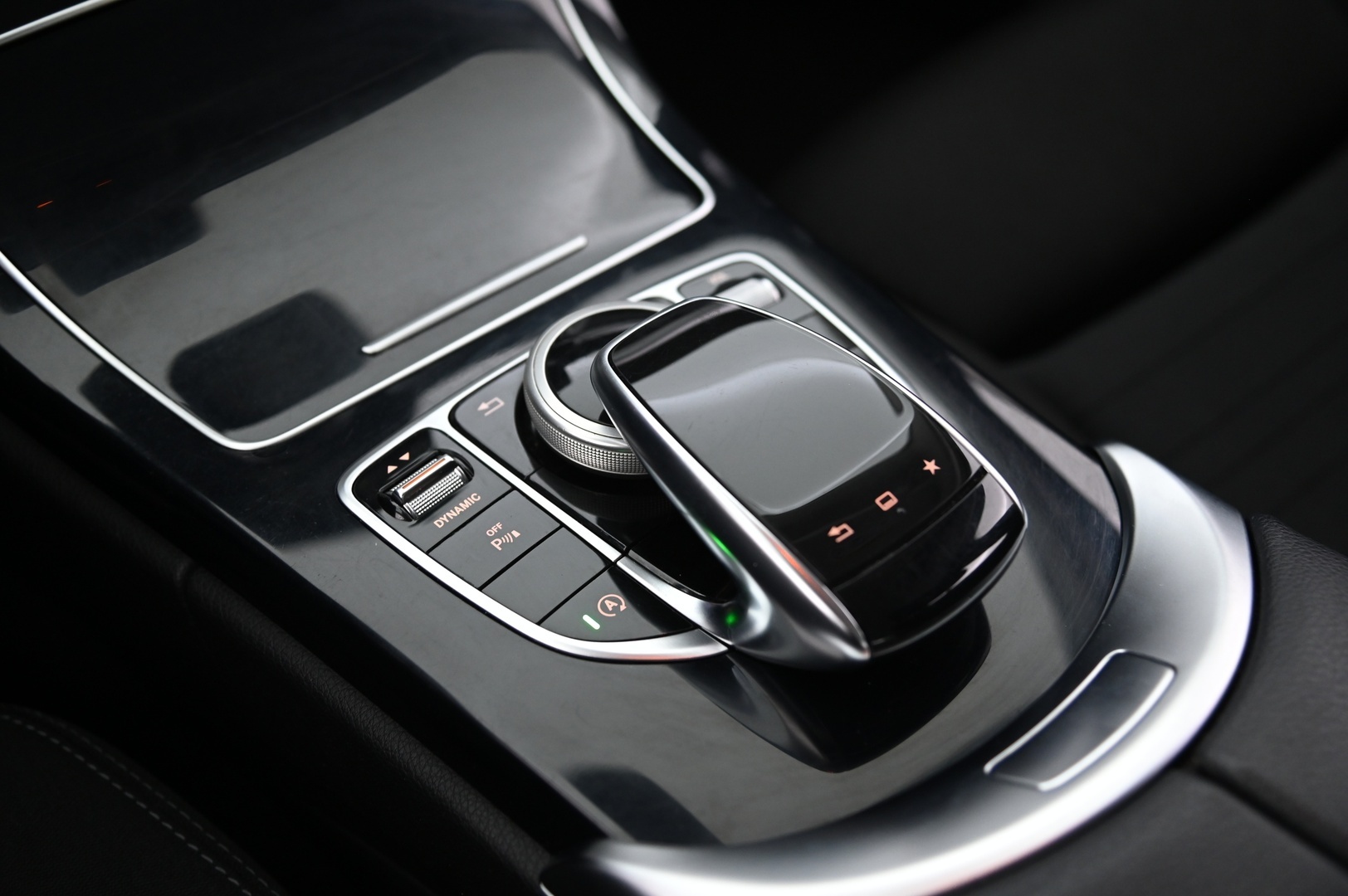 Mercedes-Benz C 2016 180 d T A Premium Business *Koukku / Suomi-auto / Lohko / Sporttipenkit* - *Garmin map pilot / 2x Renkaat & Vanteet!* - HULLUT AVAJAISHULINAT KORKOTARJOUS 3,29 %