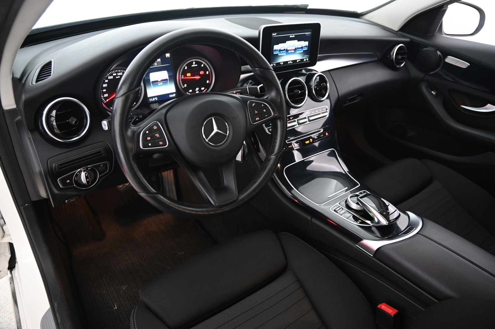 Mercedes-Benz C 2016 180 d T A Premium Business *Koukku / Suomi-auto / Lohko / Sporttipenkit* - *Garmin map pilot / 2x Renkaat & Vanteet!* - HULLUT AVAJAISHULINAT KORKOTARJOUS 3,29 %