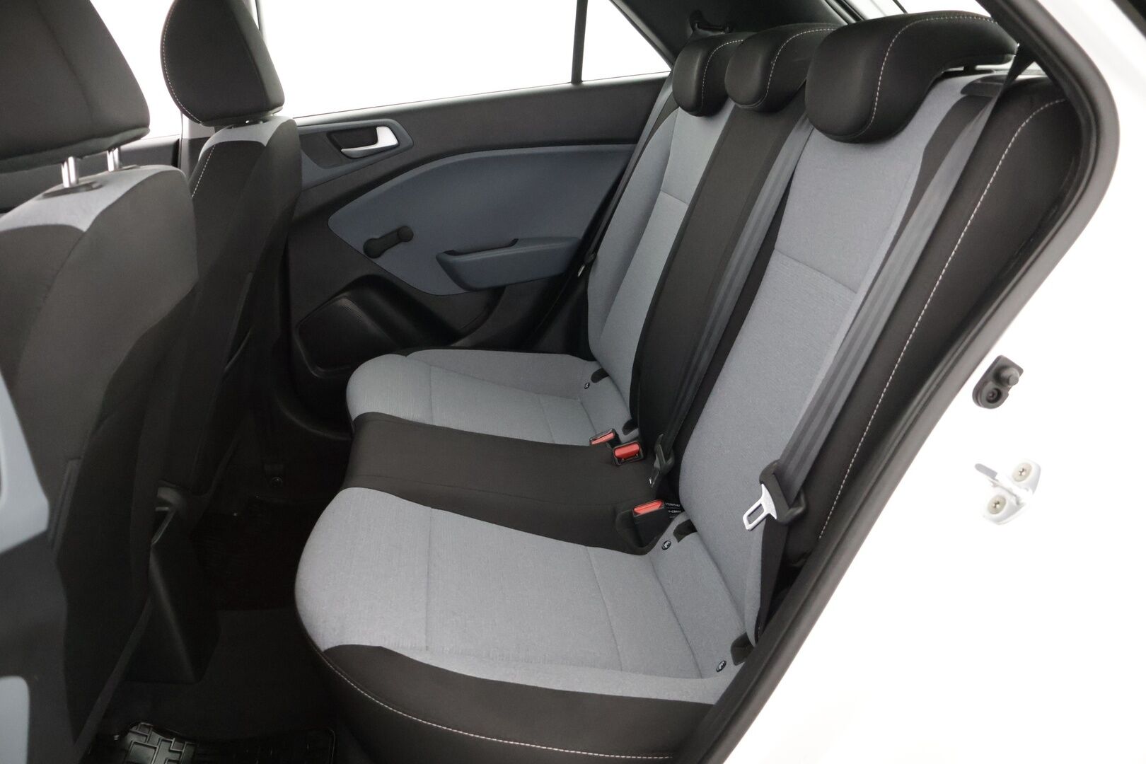 Hyundai i20 5d 2016 1,2 5MT ISG Classic **1-Omisteinen / Suomi-Auto / Lohko + sisälämmitin / Juuri katsastettu** - Kahdet hyvät renkaat ja kattava huoltohistoria! 