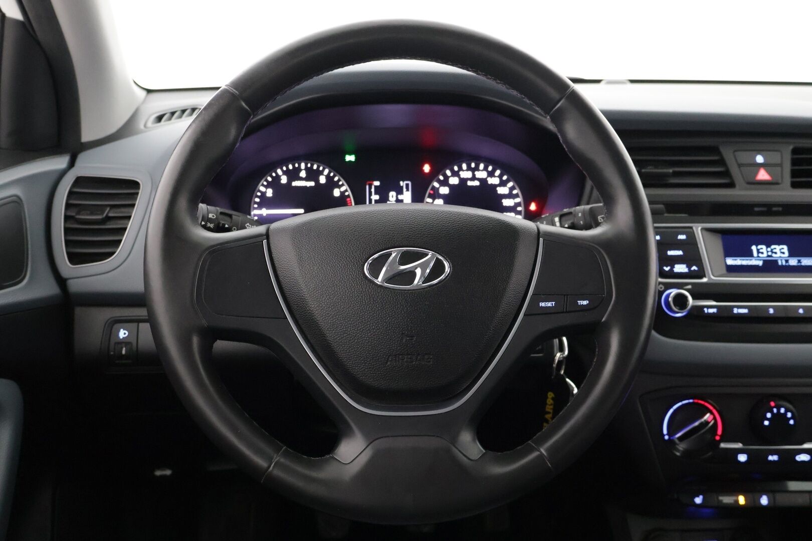 Hyundai i20 5d 2016 1,2 5MT ISG Classic **1-Omisteinen / Suomi-Auto / Lohko + sisälämmitin / Juuri katsastettu** - Kahdet hyvät renkaat ja kattava huoltohistoria! 