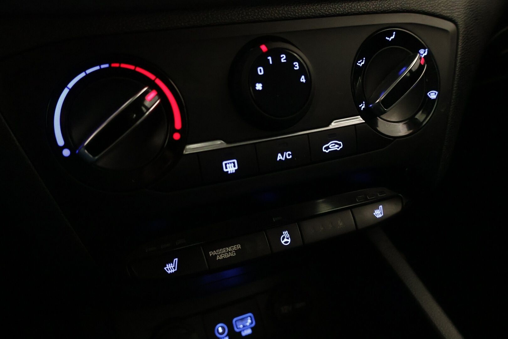 Hyundai i20 5d 2016 1,2 5MT ISG Classic **1-Omisteinen / Suomi-Auto / Lohko + sisälämmitin / Juuri katsastettu** - Kahdet hyvät renkaat ja kattava huoltohistoria! 