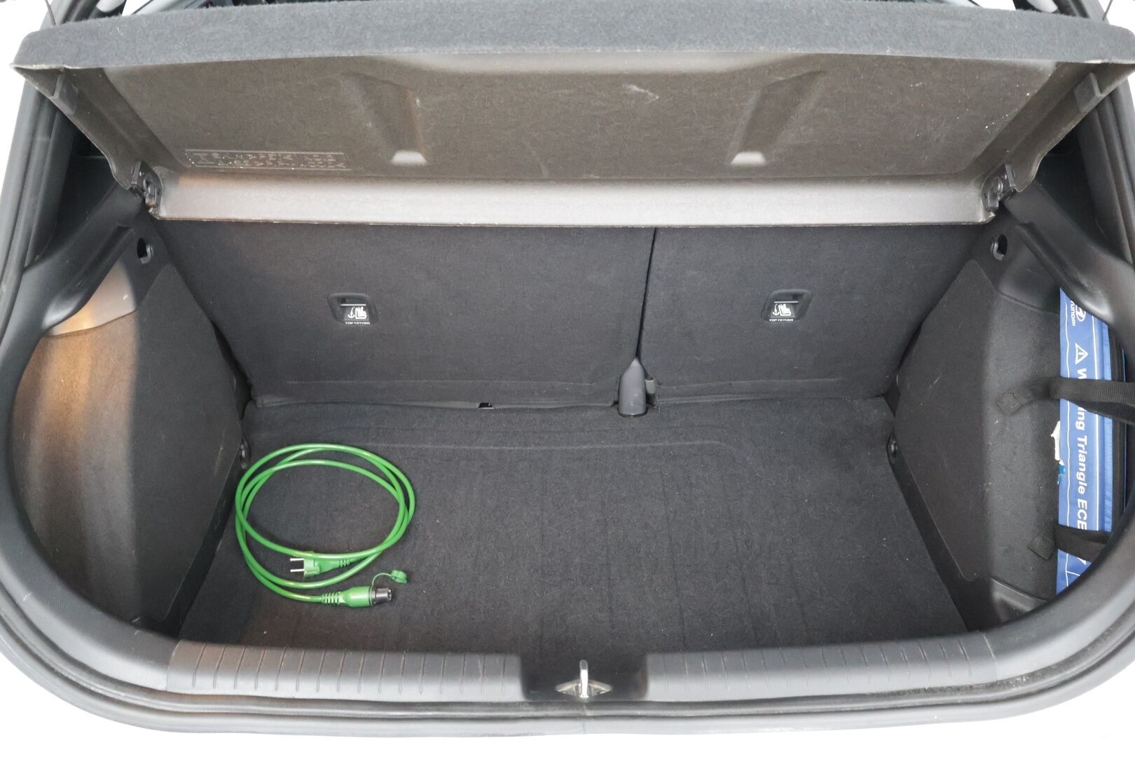 Hyundai i20 5d 2016 1,2 5MT ISG Classic **1-Omisteinen / Suomi-Auto / Lohko + sisälämmitin / Juuri katsastettu** - Kahdet hyvät renkaat ja kattava huoltohistoria! 