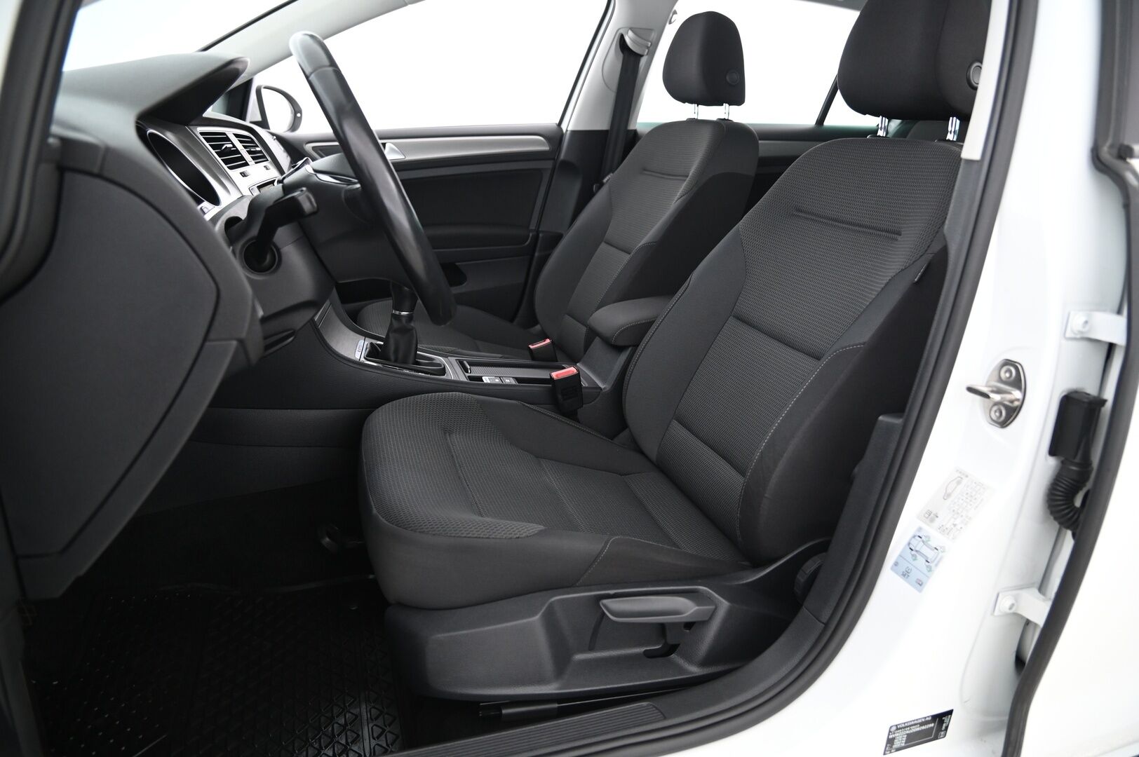 Volkswagen Golf 2016 Comfortline 1,6 TDI 81 kW (110 hv) 4MOTION Winter Edition *Webasto/  Kessy/  Vakkari/  Led/  Tutkat* - 2.om / Hihna vaihdettu 2024 / Suomiauto