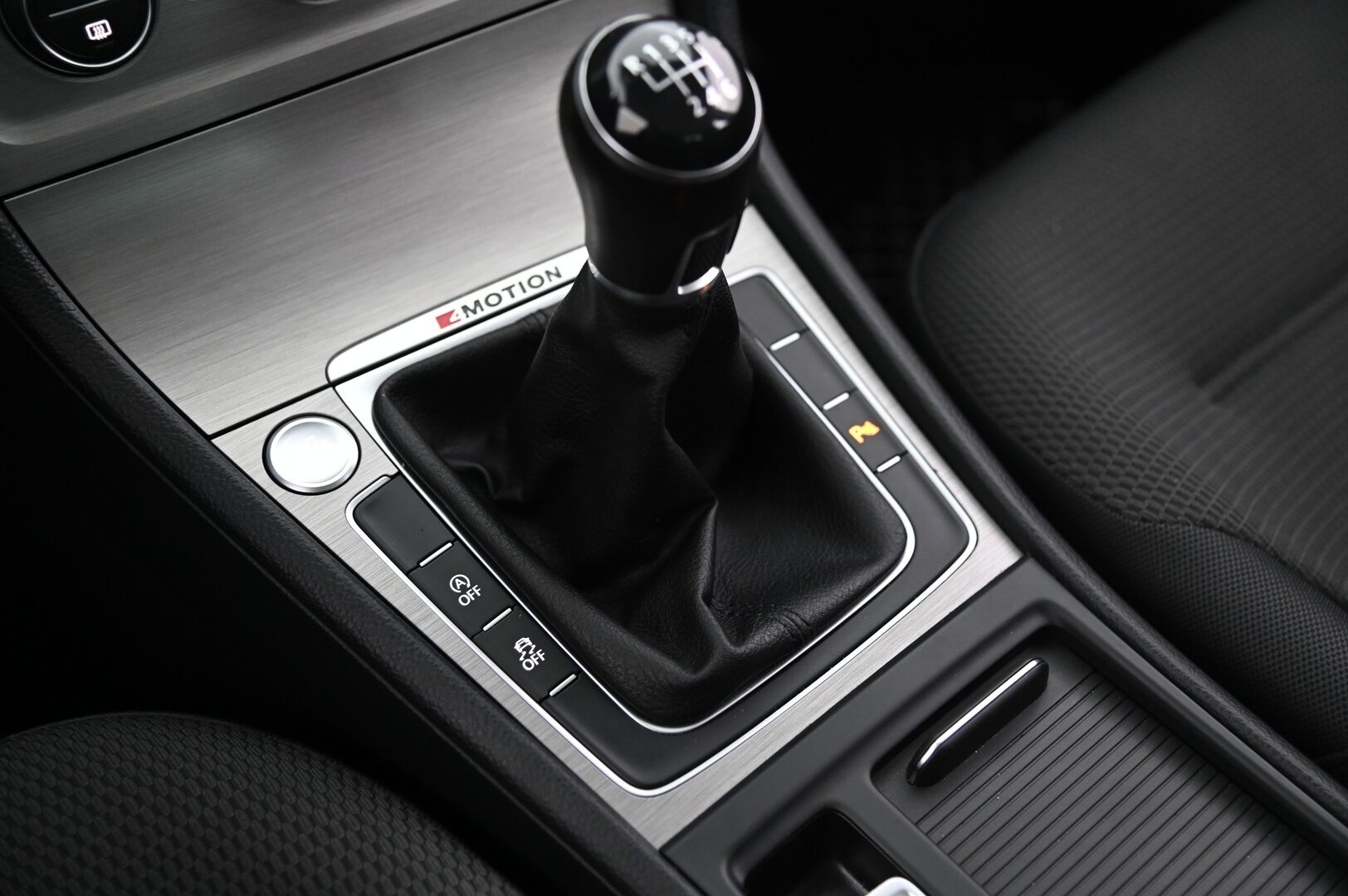 Volkswagen Golf 2016 Comfortline 1,6 TDI 81 kW (110 hv) 4MOTION Winter Edition *Webasto/  Kessy/  Vakkari/  Led/  Tutkat* - 2.om / Hihna vaihdettu 2024 / Suomiauto