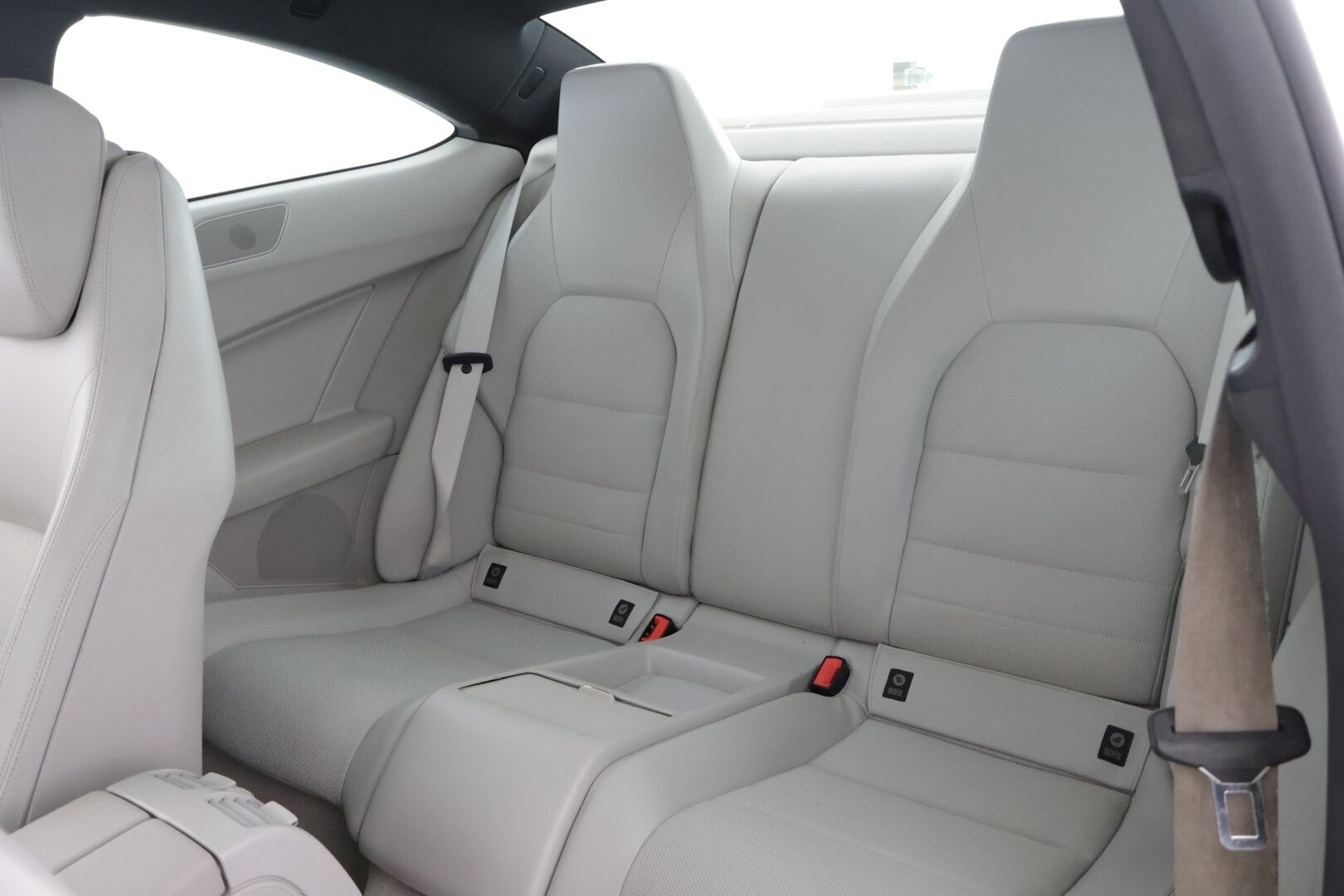 Mercedes-Benz C 2012 220 CDI Coupé AMG- Styling - Webasto / Panorama / AMG-paketit / Vaalea Sisusta / Vakkari  