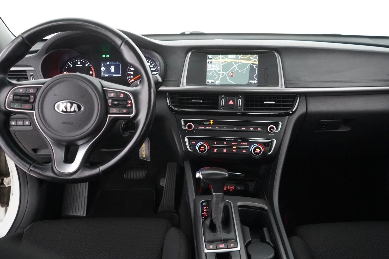 Kia Optima 2016 1,7 CRDi ISG LX DCT A/T - Suomi-auto | Kahdet renkaat Kia-aluvantein | Vetokoukku | Lohko+sisätilanlämmitin | Vakkari | Kamera | Ratinlämmitin | Navi | 