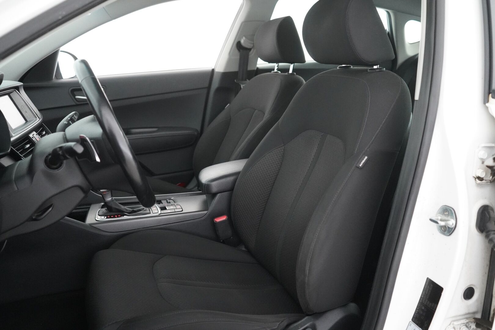 Kia Optima 2016 1,7 CRDi ISG LX DCT A/T - Suomi-auto | Kahdet renkaat Kia-aluvantein | Vetokoukku | Lohko+sisätilanlämmitin | Vakkari | Kamera | Ratinlämmitin | Navi | 