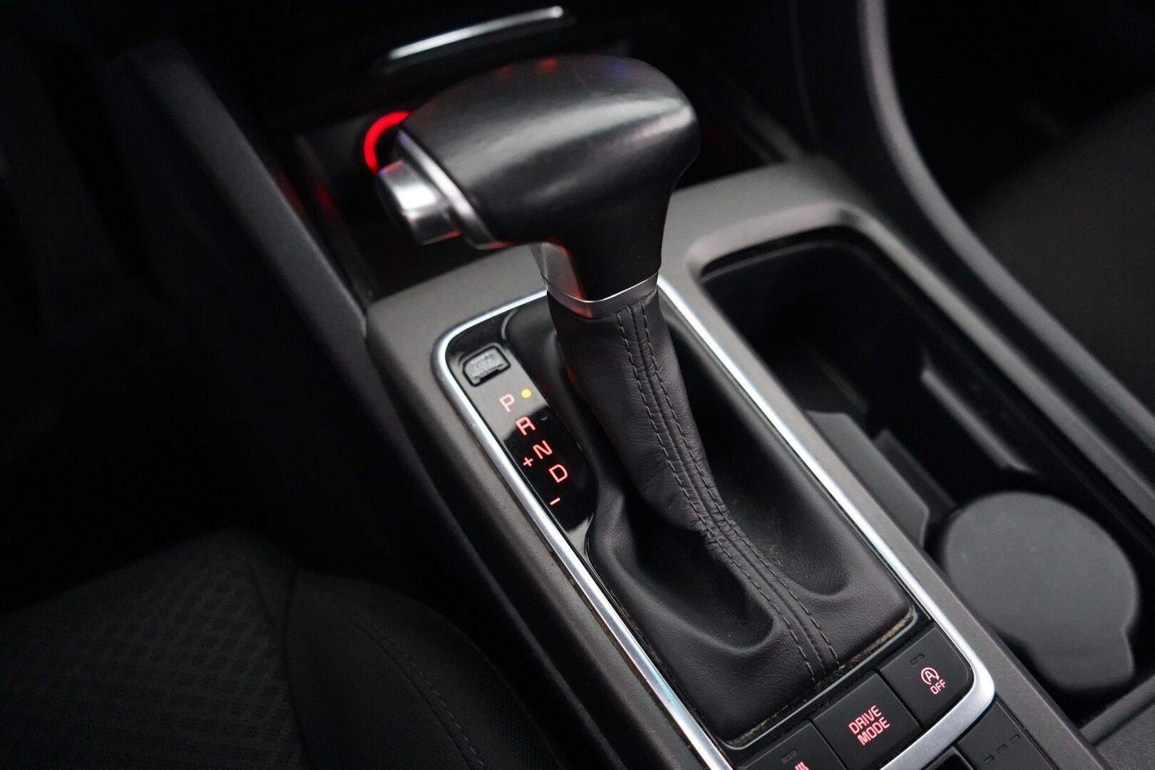 Kia Optima 2016 1,7 CRDi ISG LX DCT A/T - Suomi-auto | Kahdet renkaat Kia-aluvantein | Vetokoukku | Lohko+sisätilanlämmitin | Vakkari | Kamera | Ratinlämmitin | Navi | 