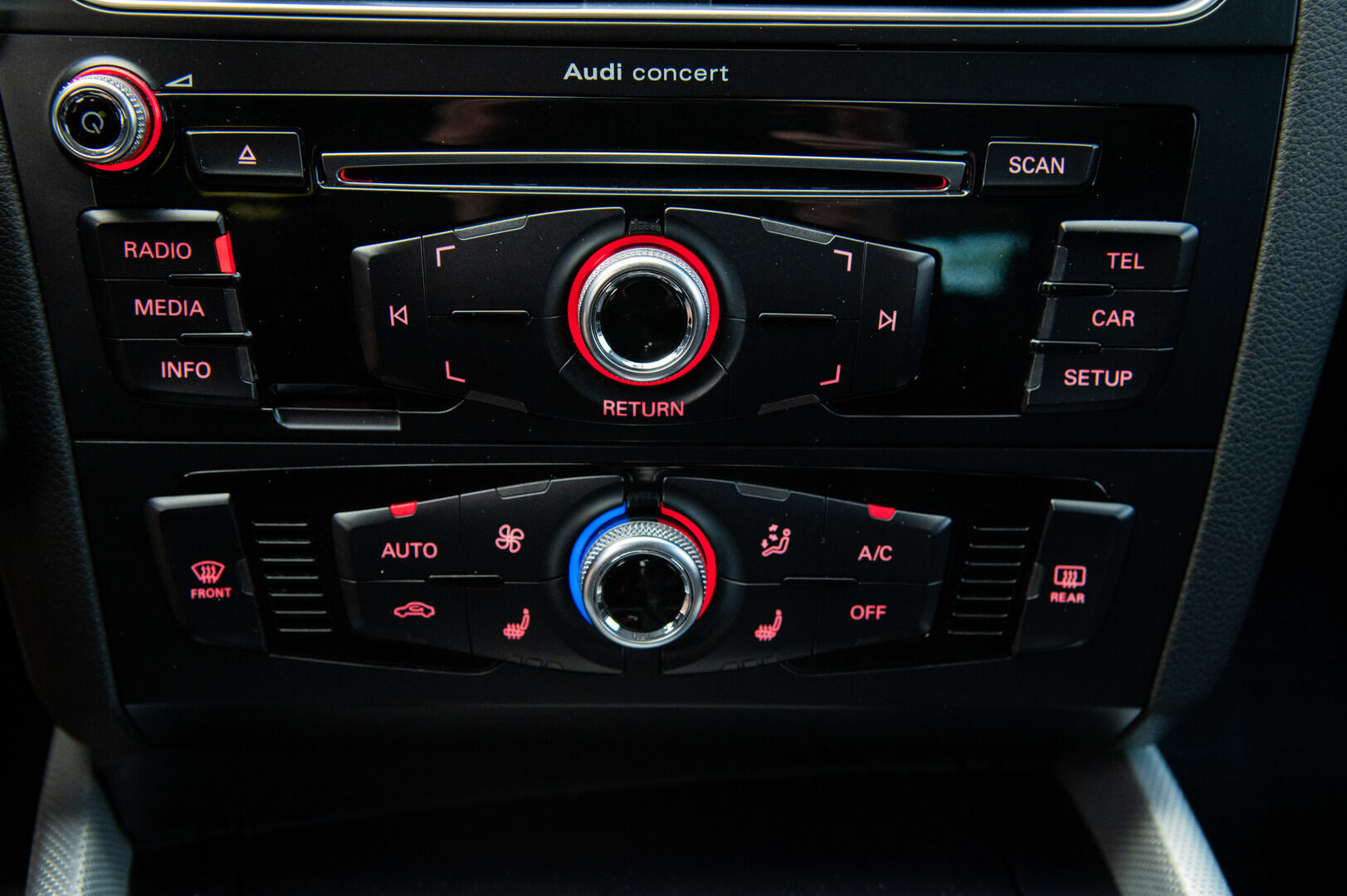 Audi Q5 2016 Offroad Land of quattro Edition 2,0 TDI 140 kW quattro S tronic - Webasto | Sporttipenkit | Koukku | Sähkötoiminen takaluukku | Xenon | Suomi-auto