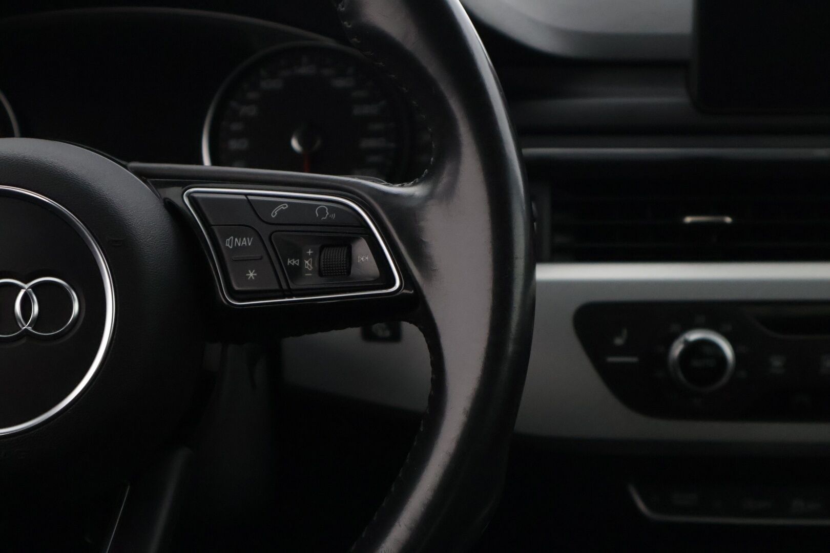 Audi A4 2016 Sedan Business Sport 2,0 TFSI 140 kW S tronic * / S-line / Juuri saapunut! / * - Näyttävä S-line tulossa myyntiin! 