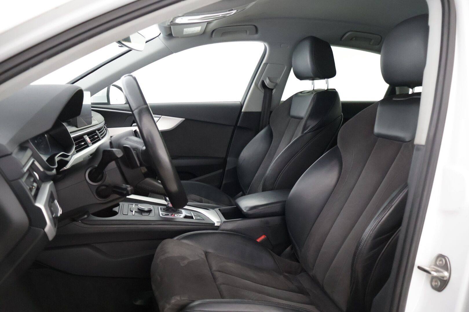 Audi A4 2016 Sedan Business Sport 2,0 TFSI 140 kW S tronic * / S-line / Juuri saapunut! / * - Näyttävä S-line tulossa myyntiin! 