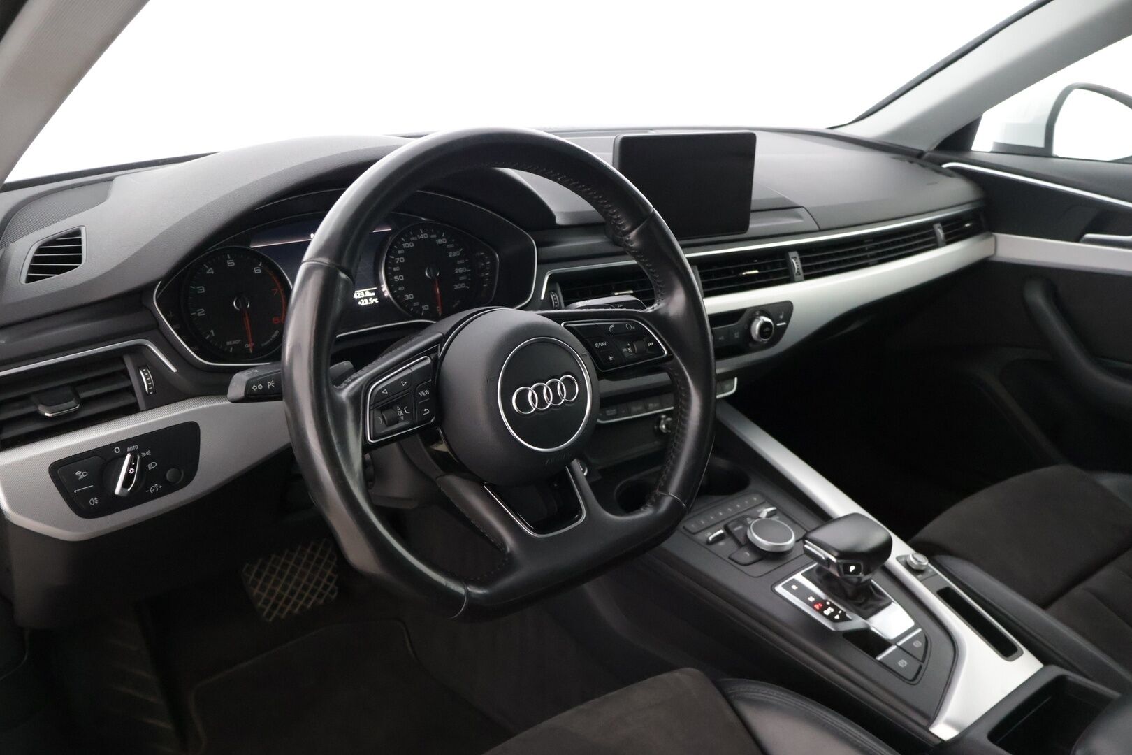 Audi A4 2016 Sedan Business Sport 2,0 TFSI 140 kW S tronic * / S-line / Juuri saapunut! / * - Näyttävä S-line tulossa myyntiin! 
