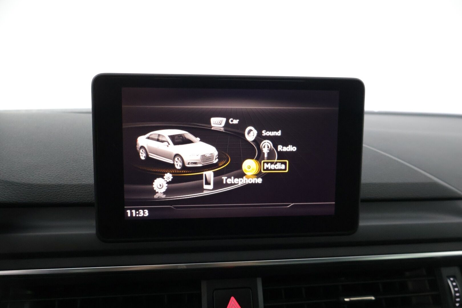Audi A4 2016 Sedan Business Sport 2,0 TFSI 140 kW S tronic S Line * / S-Line / Bluetooth / Vakkari / SportPenkit * - Näyttävä Suomi-auto, S-line paketilla, kaksilla renkailla ja kaksilla upeilla vanteilla