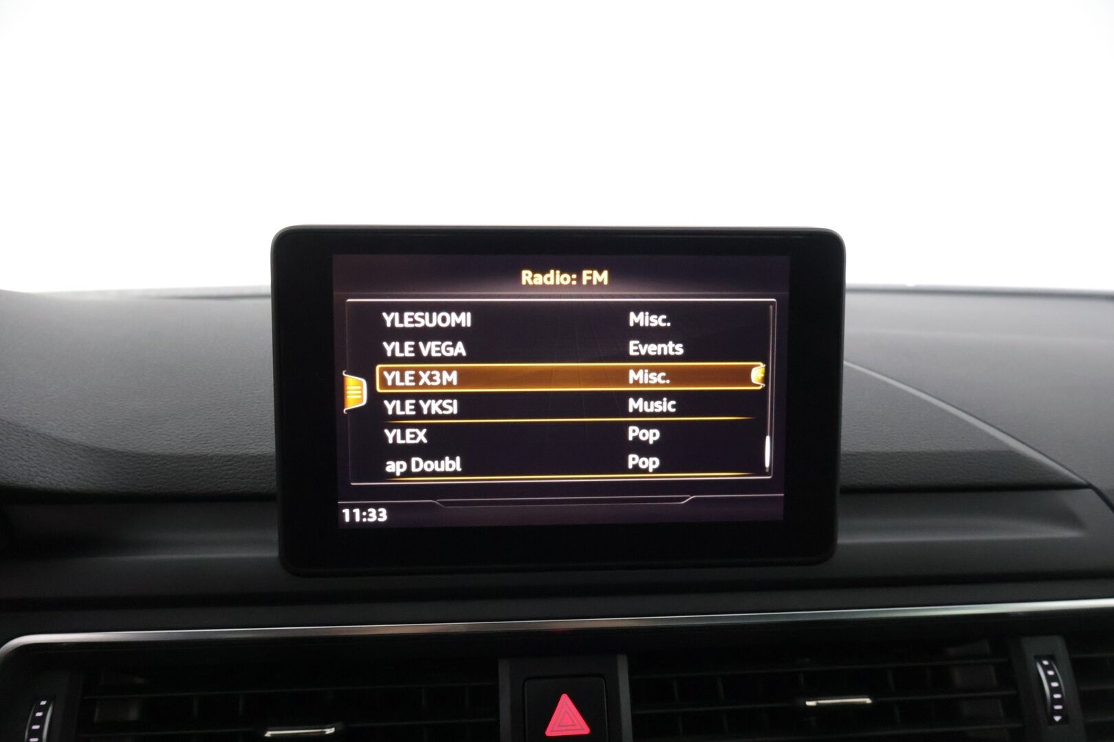Audi A4 2016 Sedan Business Sport 2,0 TFSI 140 kW S tronic S Line * / S-Line / Bluetooth / Vakkari / SportPenkit * - Näyttävä Suomi-auto, S-line paketilla, kaksilla renkailla ja kaksilla upeilla vanteilla