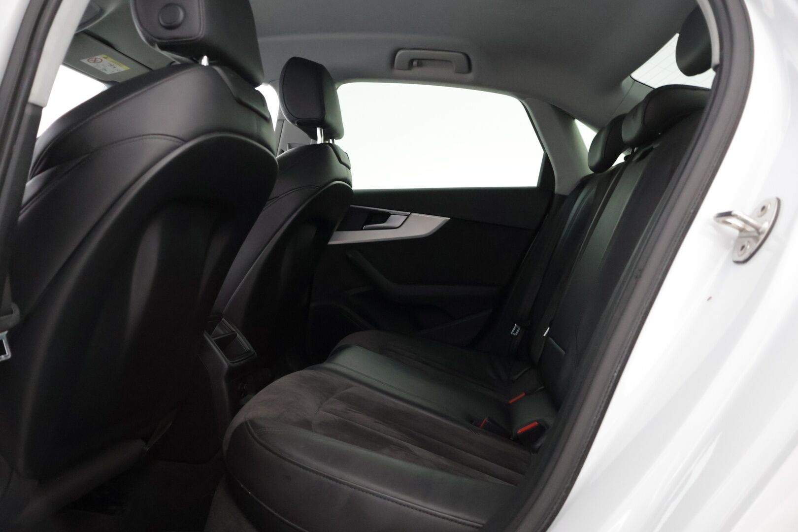 Audi A4 2016 Sedan Business Sport 2,0 TFSI 140 kW S tronic * / S-line / Juuri saapunut! / * - Näyttävä S-line tulossa myyntiin! 