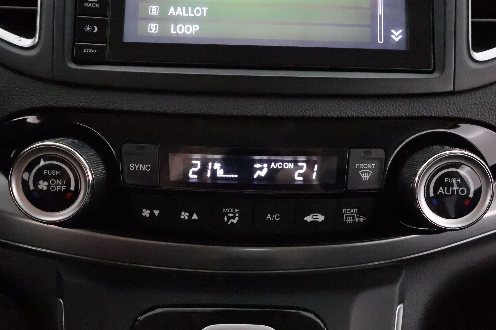 Honda CR-V 2016 1,6 Diesel Lifestyle AT **Vakkari / P.kamera / Eberspächer / Koukku / Puolinahat / Bluetooth** - Suomi-auto / Kahdet renkaat aluvanteilla