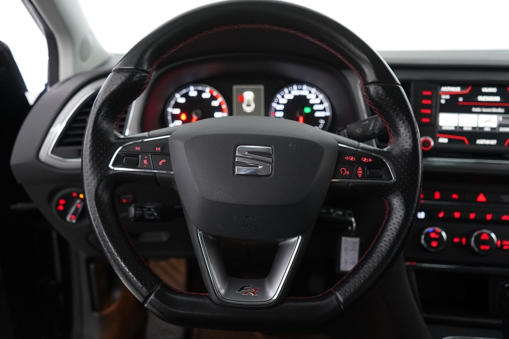 Seat Leon ST 2016 1,4 TSI 150 ACT FR DSG - Suomi- auto | ACC | Navi | Tutkat | Lohkolämmitin | Kahdet renkaat aluvantein | Jakohihna juuri vaihdettu! 