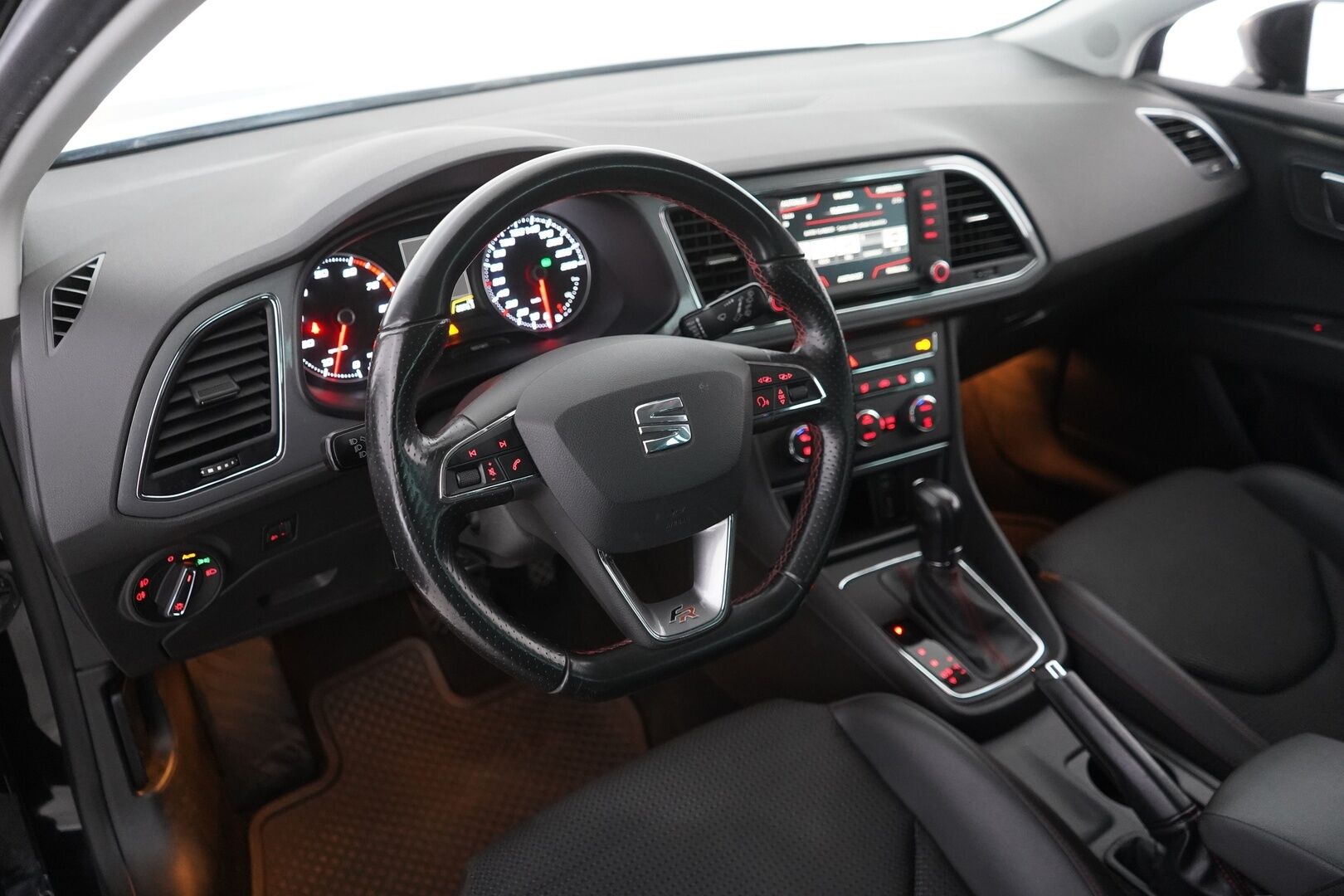 Seat Leon ST 2016 1,4 TSI 150 ACT FR DSG - Suomi- auto | ACC | Navi | Tutkat | Lohkolämmitin | Kahdet renkaat aluvantein | Jakohihna juuri vaihdettu! 