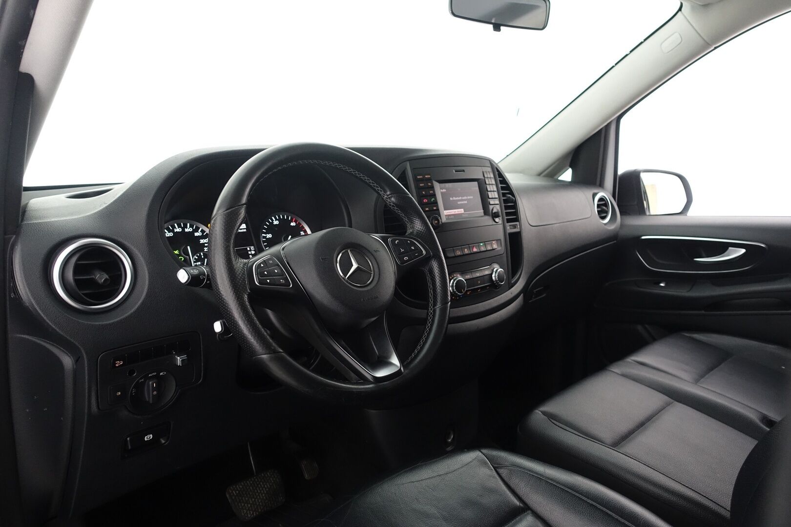 Mercedes-Benz Vito 2016 114 BlueTEC 4x4-3,05/34KB pitkä A3 A - | Webasto | 9-Paikkainen | Vetokoukku | LED ajovalot | Peruutuskamera | Vakionopeudensäädin | 2x Renkaat&Vanteet | Sähköinen liukuovi |