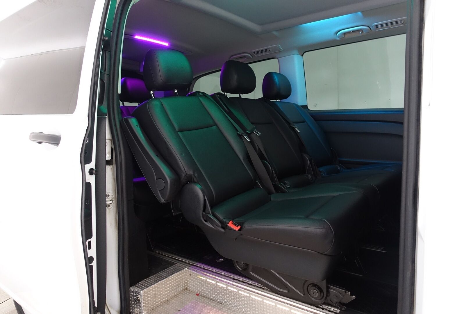 Mercedes-Benz Vito 2016 114 BlueTEC 4x4-3,05/34KB pitkä A3 A - | Webasto | 9-Paikkainen | Vetokoukku | LED ajovalot | Peruutuskamera | Vakionopeudensäädin | 2x Renkaat&Vanteet | Sähköinen liukuovi |